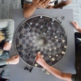 Chess for Three – Schaakbord XL voor 3 Personen – ø 55CM – Schaakspel